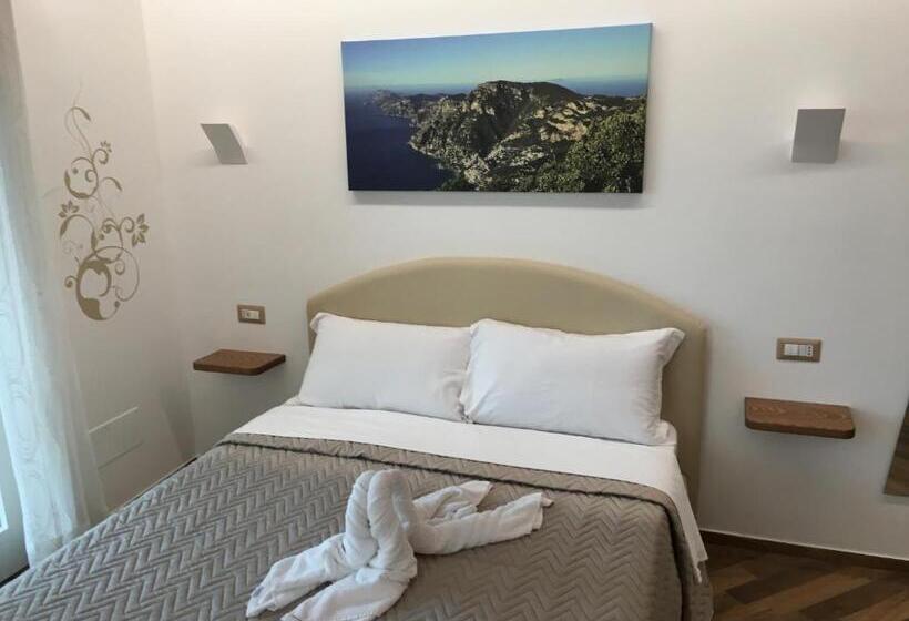Quarto Deluxe, Il Covo Degli Dei