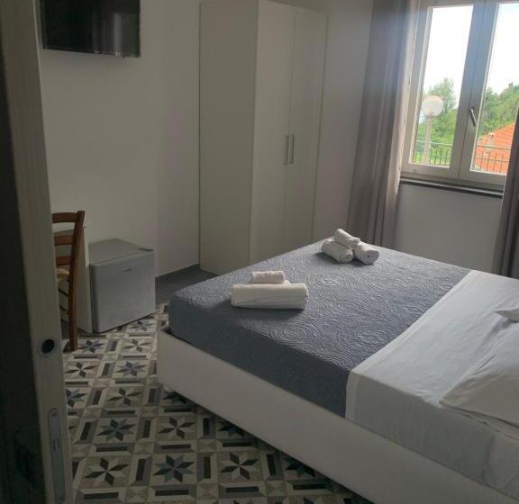 Quarto Deluxe, Il Covo Degli Dei