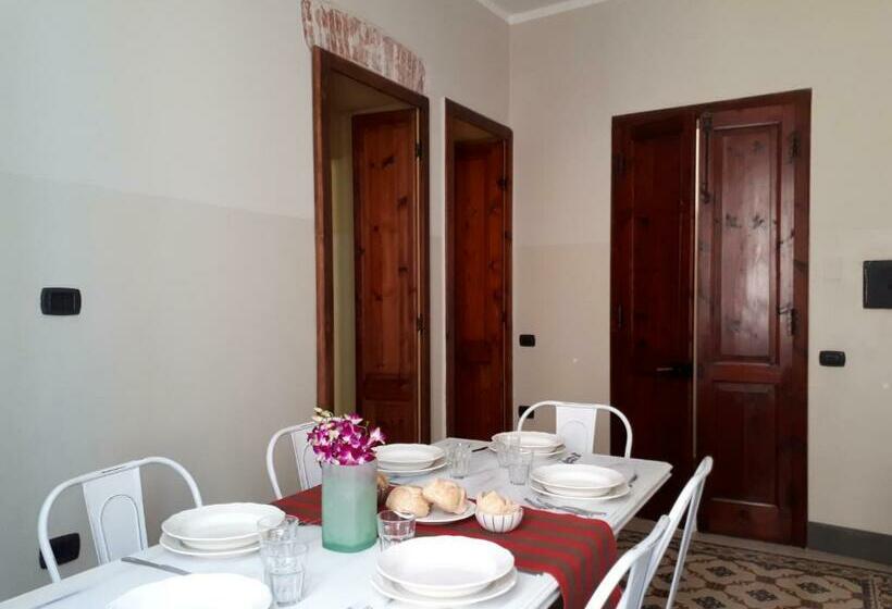 غرفة قياسية مزوَّدة بشُرفة, Sofia Family Suites