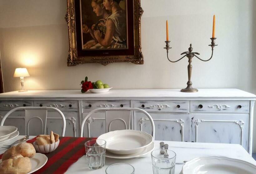 Номер Стандарт с Балконом, Sofia Family Suites