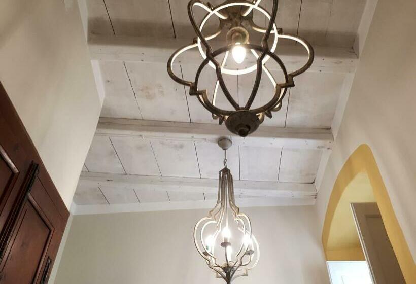 غرفة قياسية مزوَّدة بشُرفة, Sofia Family Suites