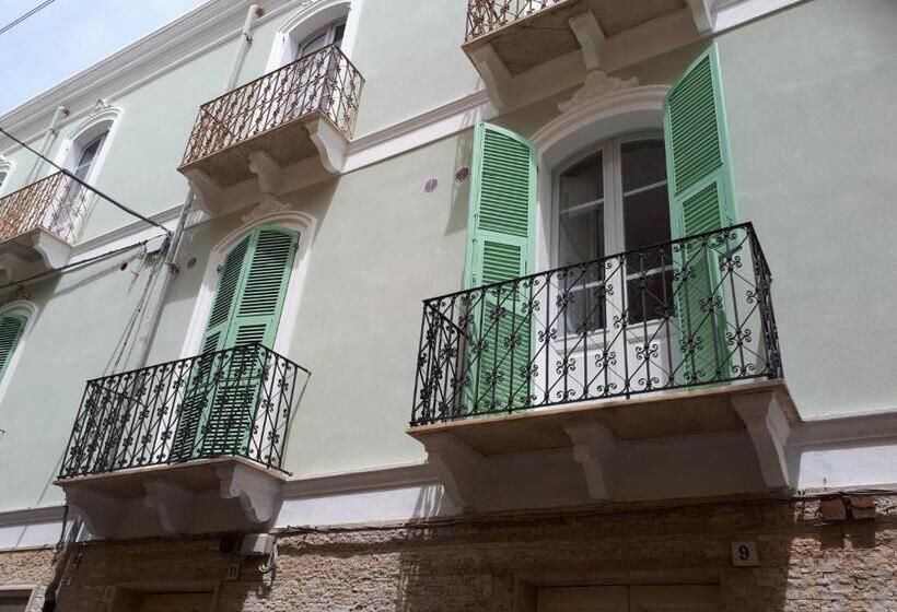 غرفة قياسية مزوَّدة بشُرفة, Sofia Family Suites