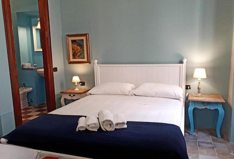 Полулюкс с Балконом, Sofia Family Suites