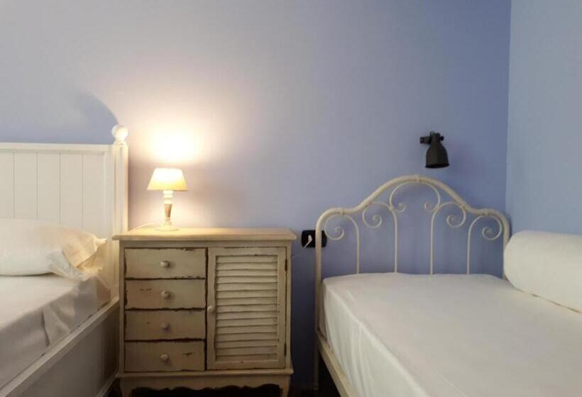 Полулюкс с Балконом, Sofia Family Suites