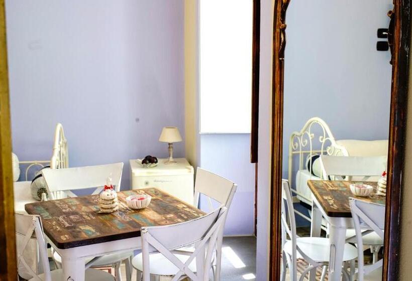 Полулюкс с Балконом, Sofia Family Suites