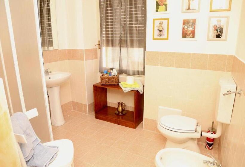 Standard room with outdoor bath, Viale Italia 41: I Migliori Anni
