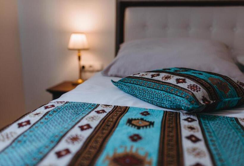 اتاق استاندارد یک نفره, Kostelski Buk