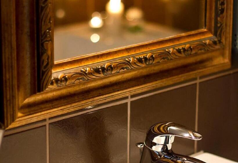 اتاق لوکس چهار تخته, Kostelski Buk