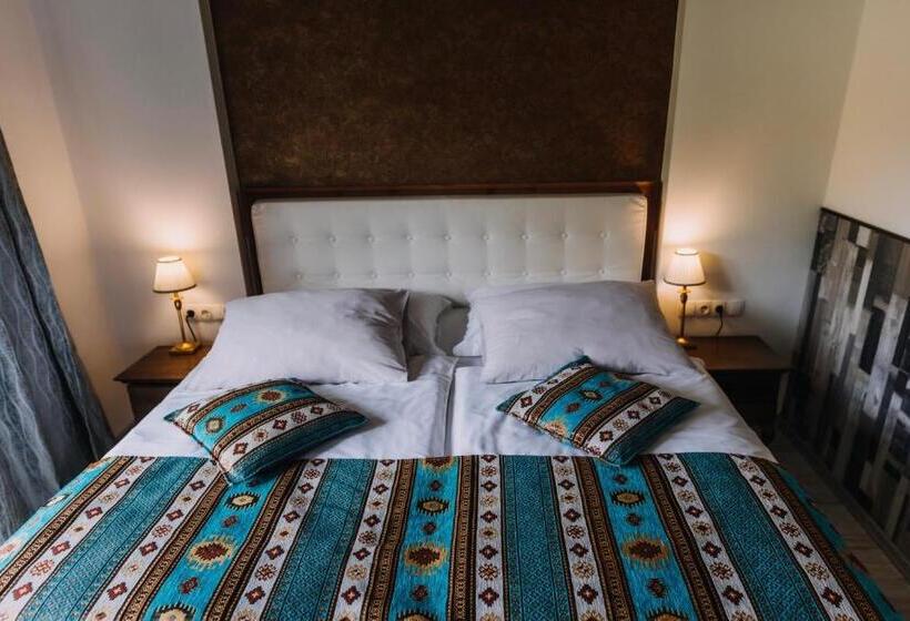 اتاق استاندارد, Kostelski Buk