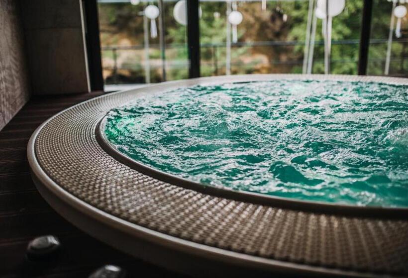 اتاق استاندارد سه نفره, Kostelski Buk