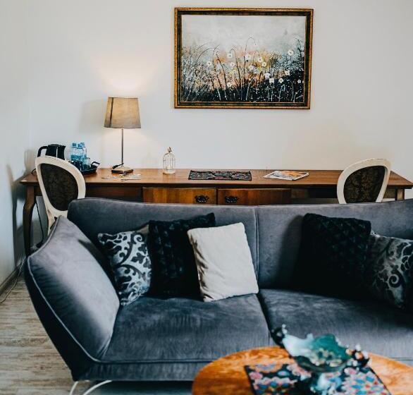 اتاق لوکس چهار تخته, Kostelski Buk