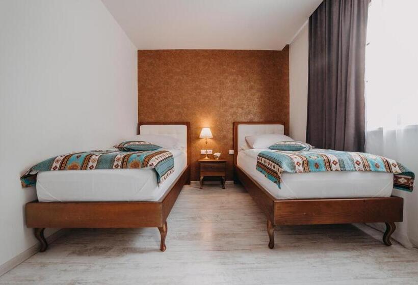 اتاق استاندارد, Kostelski Buk