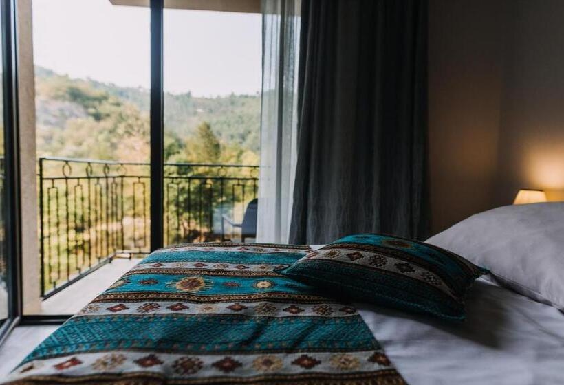 اتاق سوپریور با چشمانداز رودخانه, Kostelski Buk