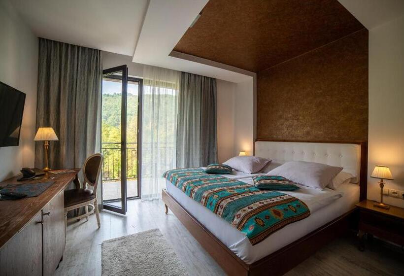 اتاق سوپریور با چشمانداز رودخانه, Kostelski Buk