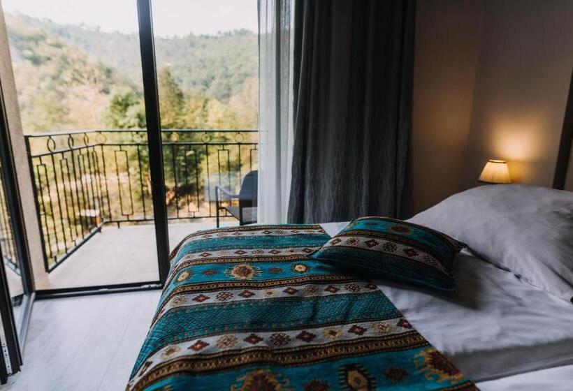 اتاق سوپریور با چشمانداز رودخانه, Kostelski Buk