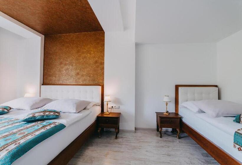 اتاق سوپریور سه تخته, Kostelski Buk