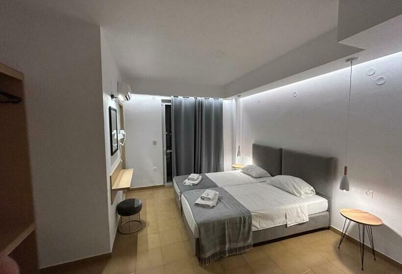 バルコニー付きスタンダードルーム, Manos Pension