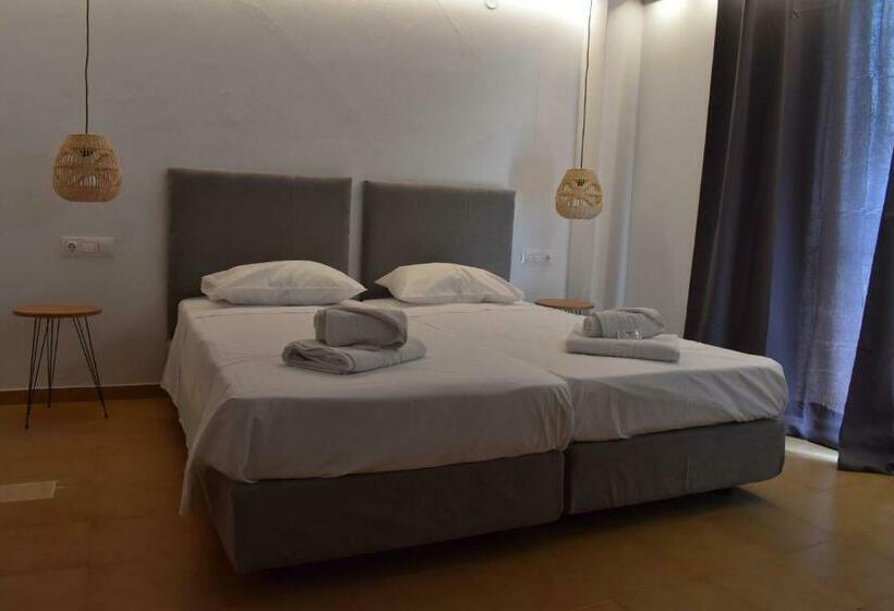 バルコニー付きスタンダードルーム, Manos Pension