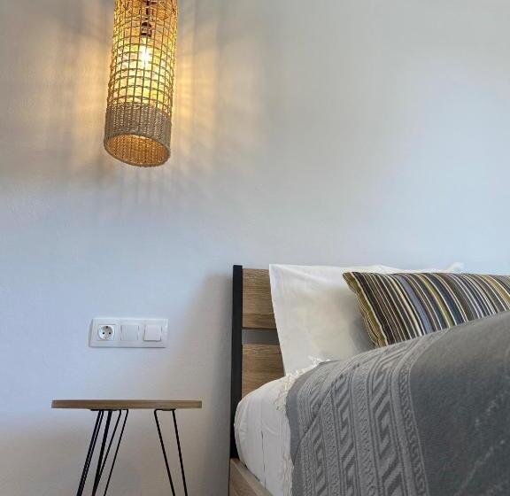 バルコニー付きスタンダードルーム, Manos Pension