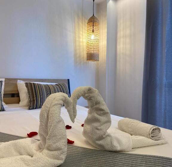 バルコニー付きスタンダードルーム, Manos Pension