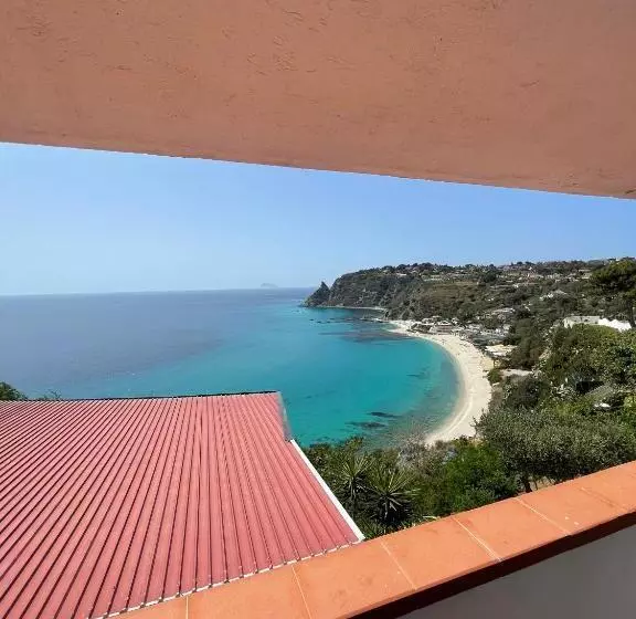 اتاق لوکس با بالکن و چشم‌انداز دریا, Villaggio Calispera