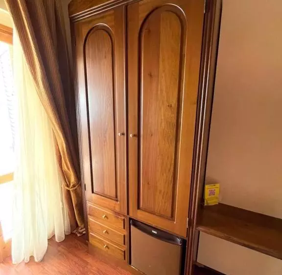 اتاق لوکس با بالکن و چشم‌انداز دریا, Villaggio Calispera