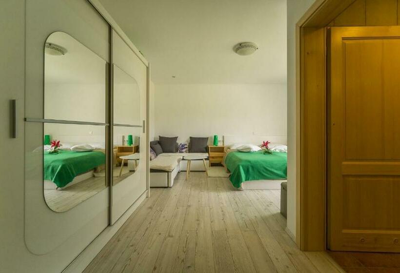 اتاق استاندارد سه تخته با بالکن, Aparthotel Pr Jakapč