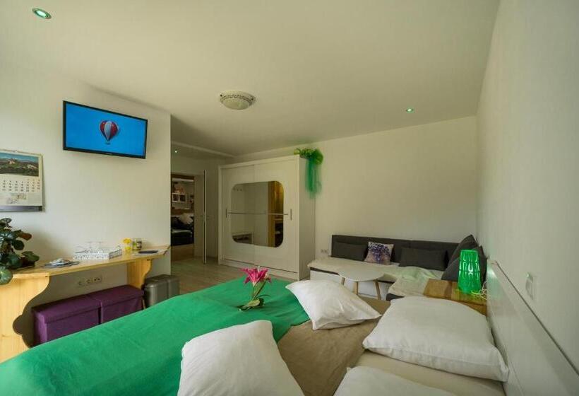 اتاق استاندارد سه تخته با بالکن, Aparthotel Pr Jakapč