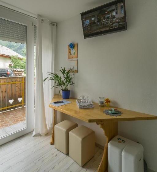 اتاق استاندارد چهارنفره با بالکن, Aparthotel Pr Jakapč