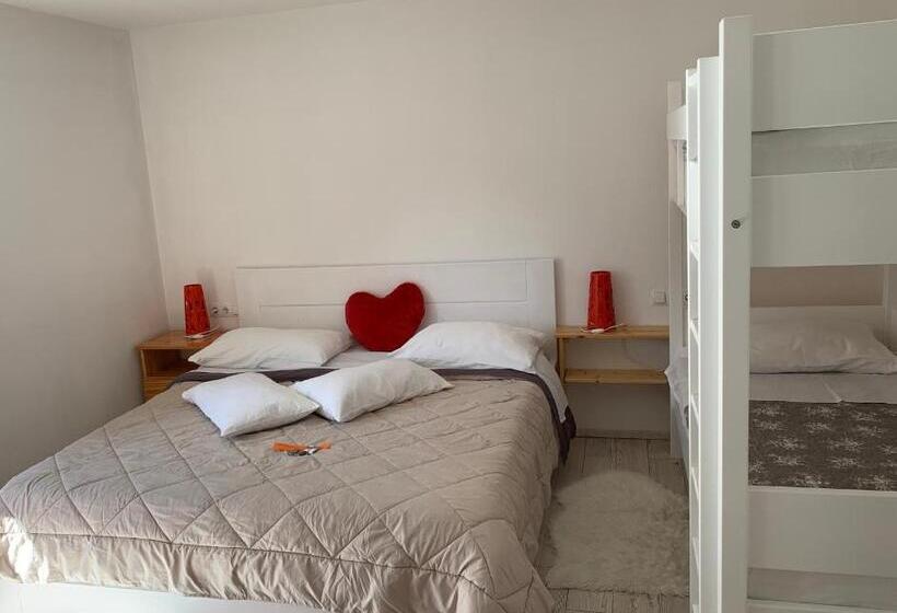 اتاق استاندارد چهارنفره با چشمانداز باغ, Aparthotel Pr Jakapč