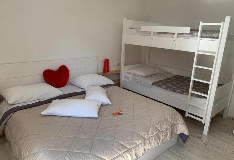 اتاق استاندارد چهارنفره با چشمانداز باغ, Aparthotel Pr Jakapč