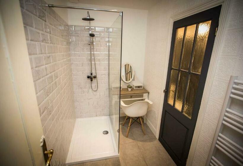 سوئیت با بالکن, Carcassonne Townhouse