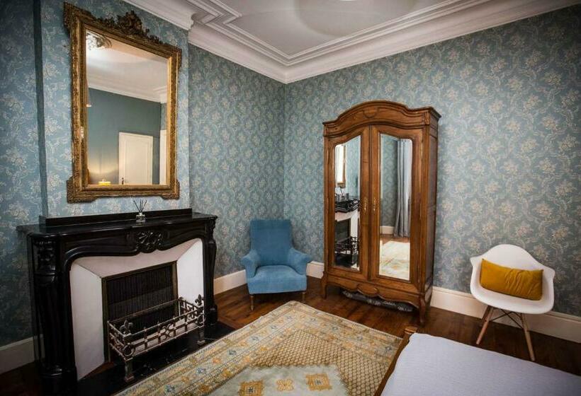 سوئیت با بالکن, Carcassonne Townhouse