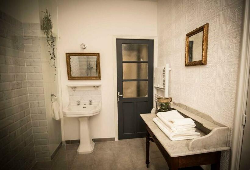 デラックスルーム, Carcassonne Townhouse