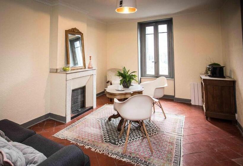 سوئیت با تخت بزرگ, Carcassonne Townhouse