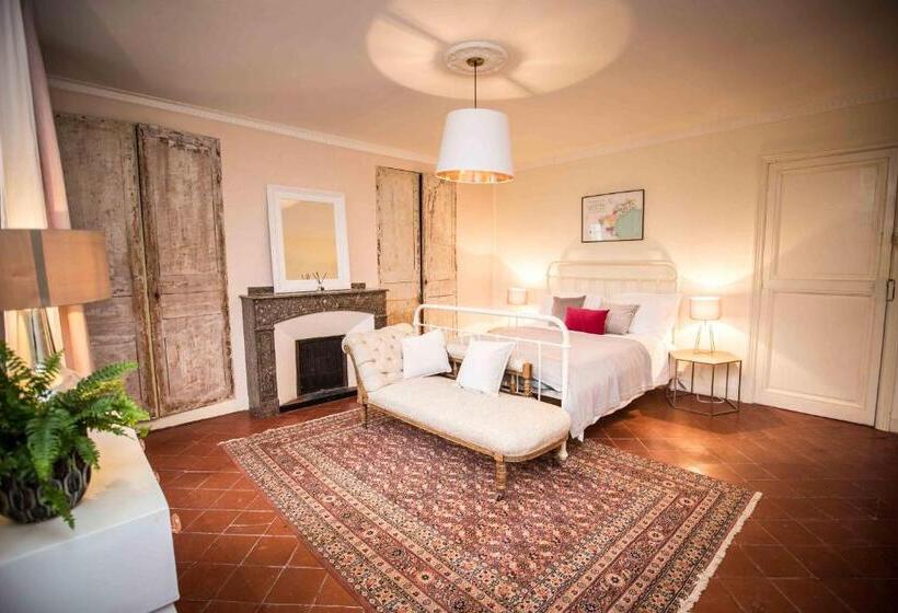 سوئیت با تخت بزرگ, Carcassonne Townhouse