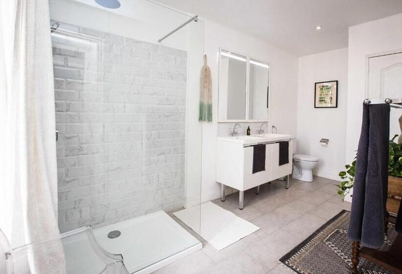 キングサイズベッドのスタンダードルーム, Carcassonne Townhouse