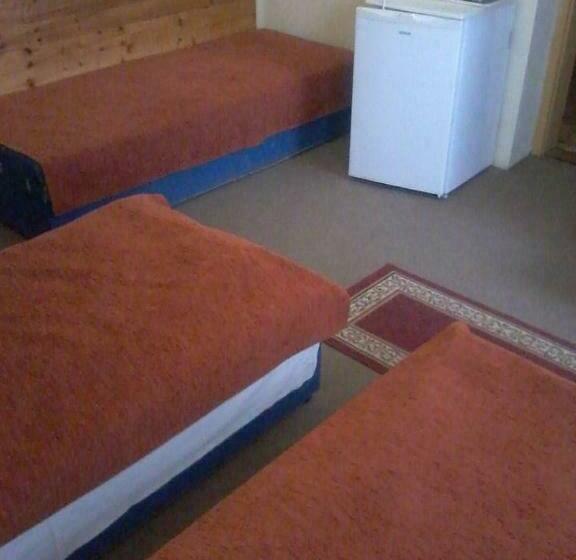 חדר סטנדרט לשלושה, Fenyő Panzió