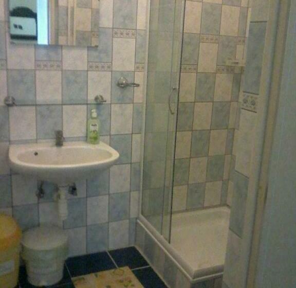 חדר סטנדרט לשלושה, Fenyő Panzió