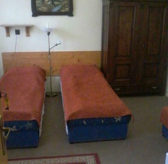 חדר סטנדרט לשלושה, Fenyő Panzió