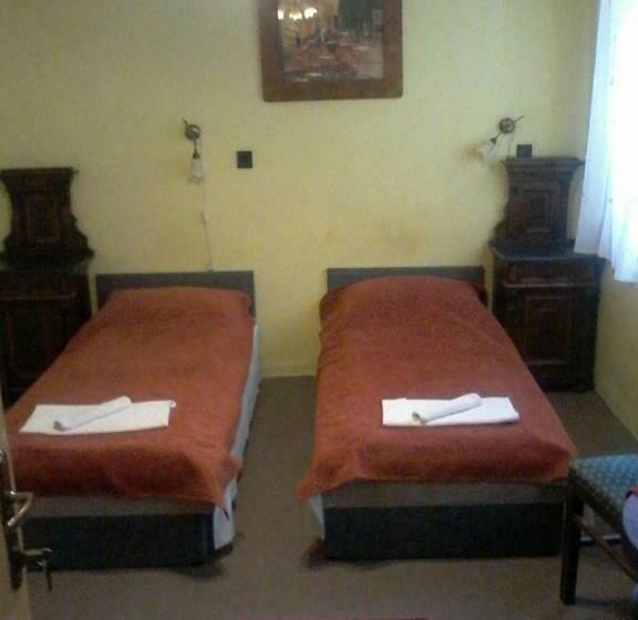 חדר סטנדרט, Fenyő Panzió