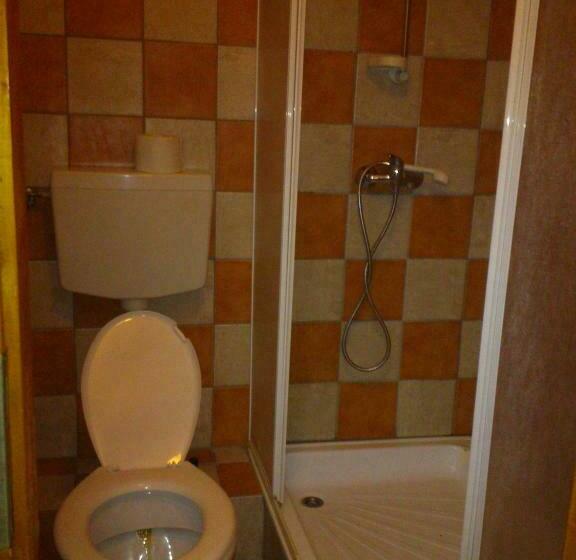 חדר משפחתי, Fenyő Panzió