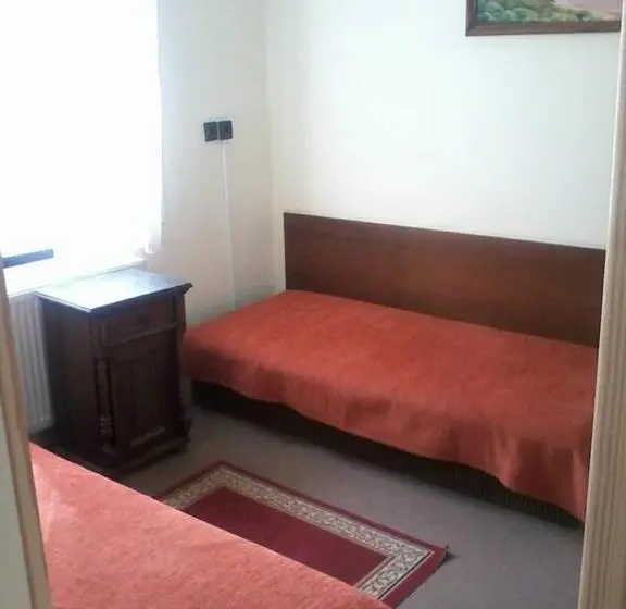 Standard Neljän Hengen Huone, Fenyő Panzió