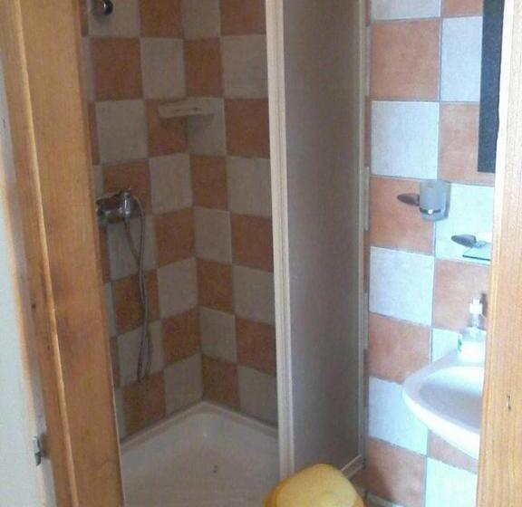 חדר סטנדרט לארבעה, Fenyő Panzió