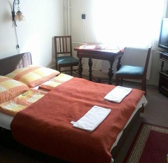 חדר סטנדרט לארבעה, Fenyő Panzió