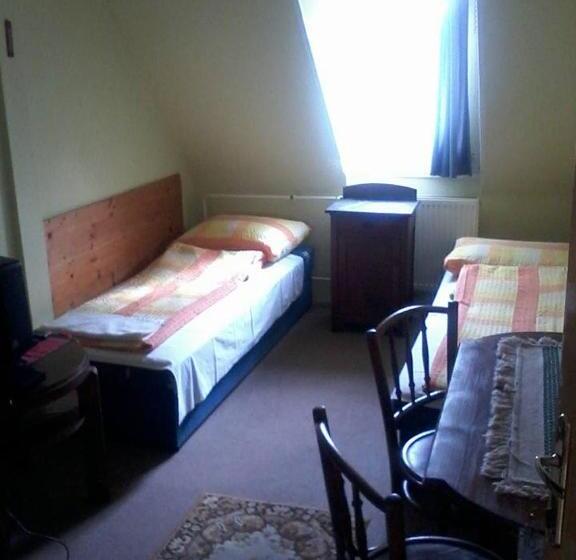 חדר סטנדרט לארבעה, Fenyő Panzió