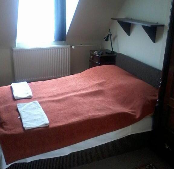 חדר סטנדרט לארבעה, Fenyő Panzió