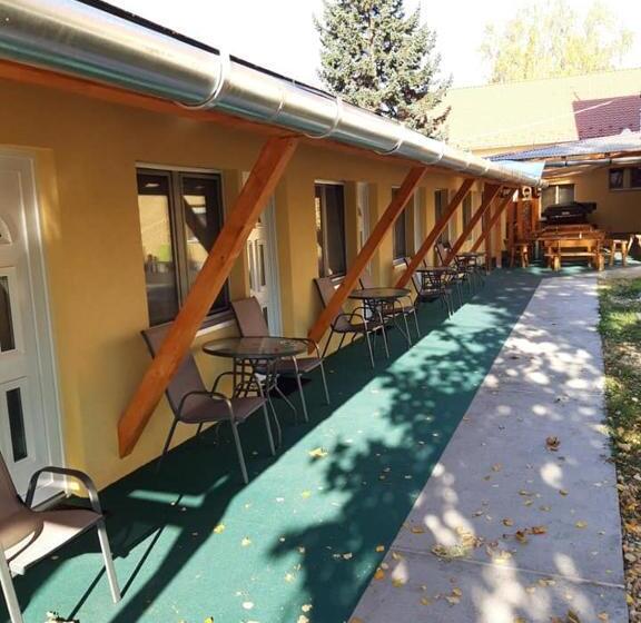 חדר סטנדרט נוף לגינה, Fenyő Panzió