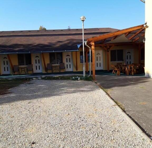 חדר סטנדרט נוף לגינה, Fenyő Panzió