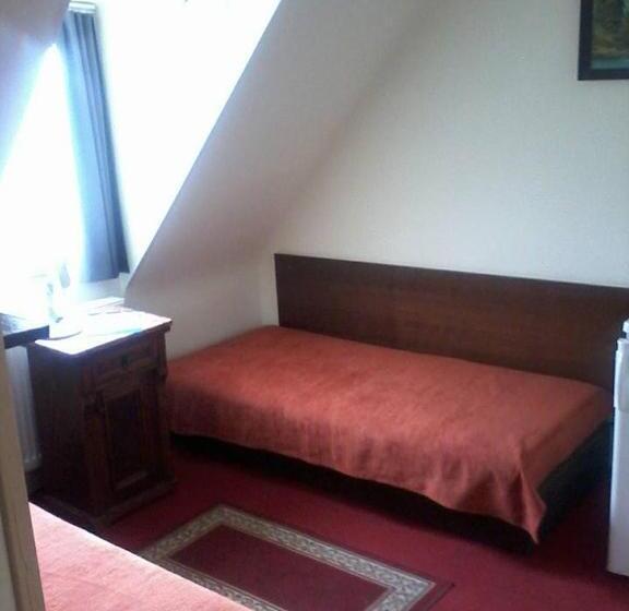 חדר סטנדרט לארבעה, Fenyő Panzió